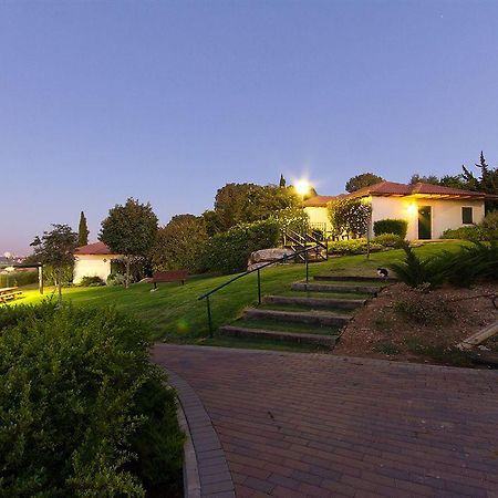 Shoresh Green Hills Family Suites Hotel Esterno foto