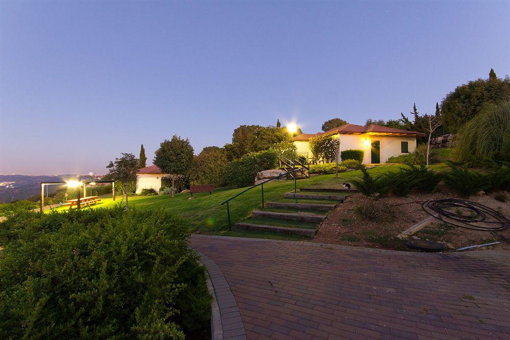 Shoresh Green Hills Family Suites Hotel Esterno foto