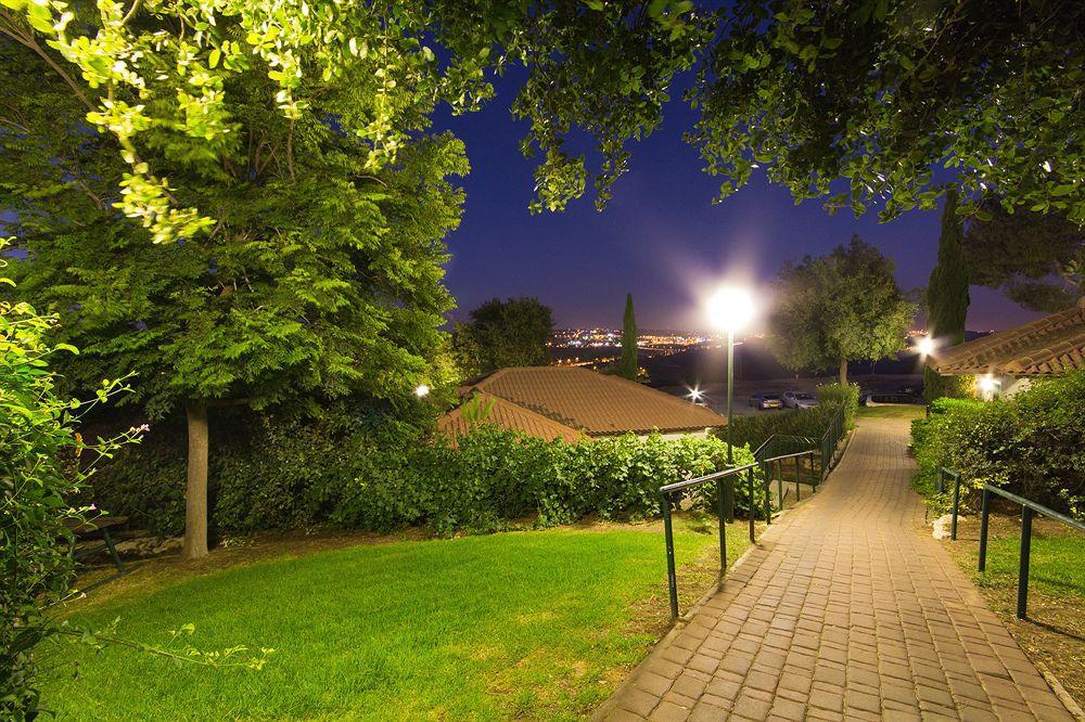Shoresh Green Hills Family Suites Hotel Esterno foto