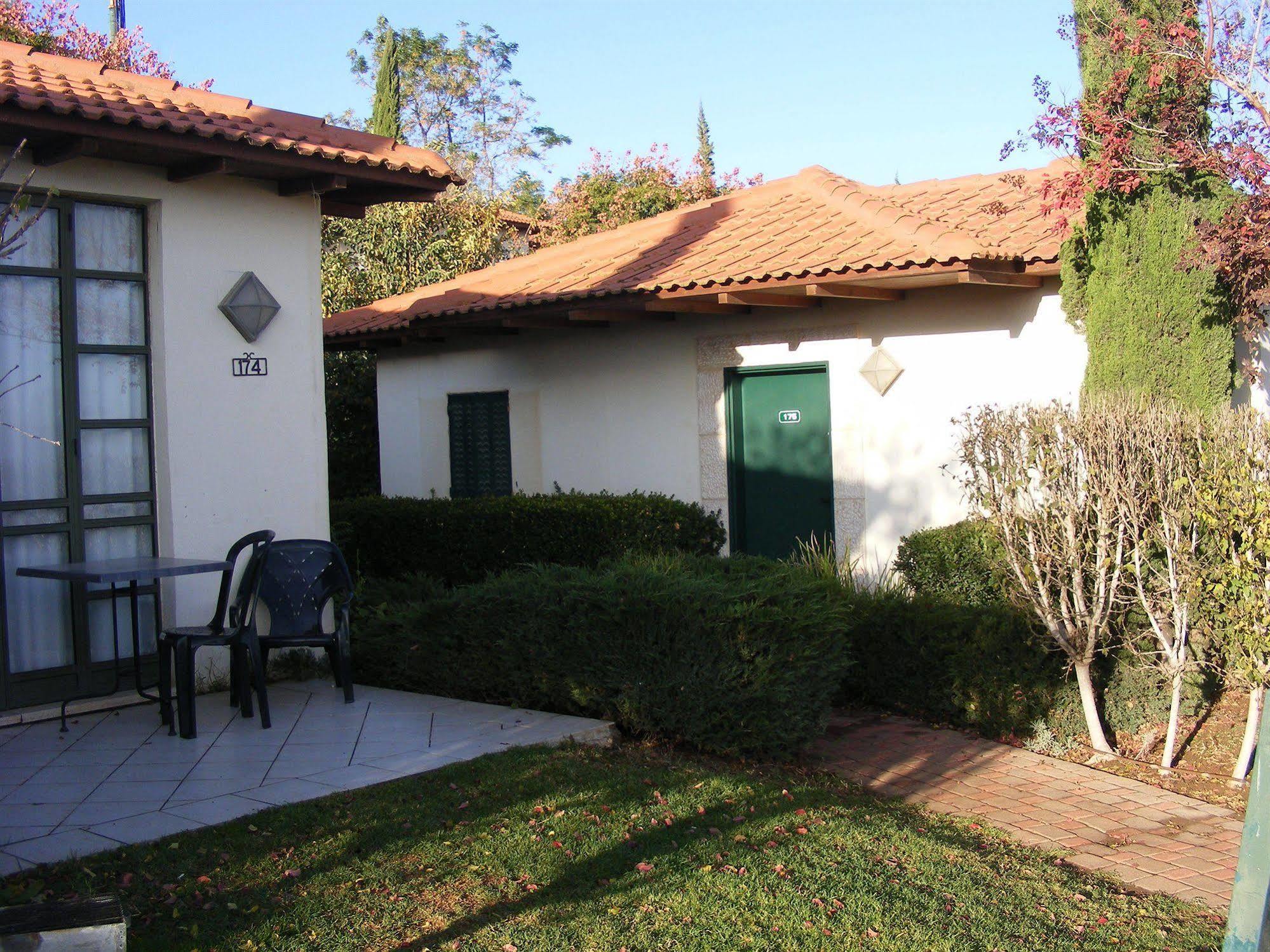 Shoresh Green Hills Family Suites Hotel Esterno foto