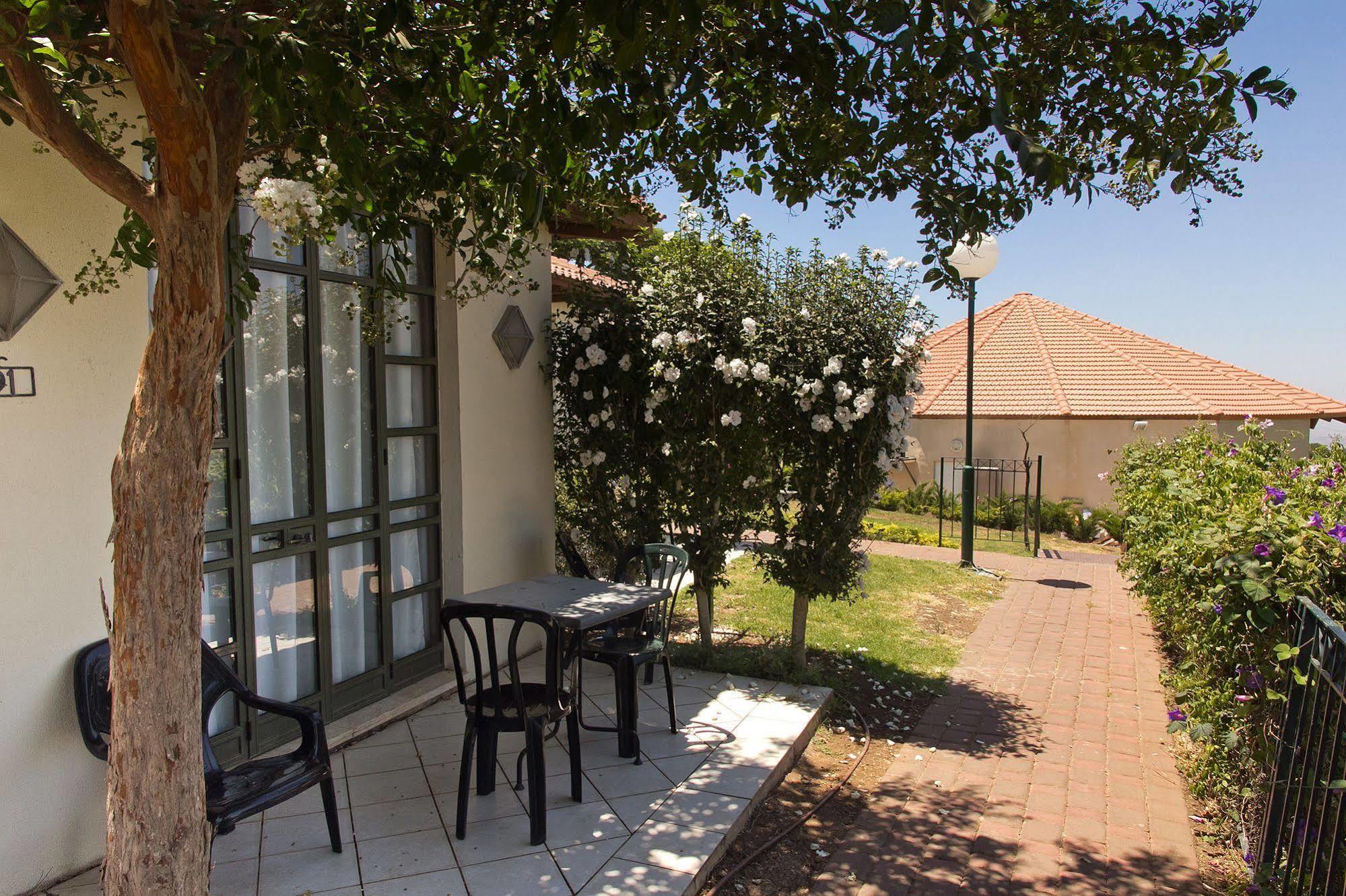 Shoresh Green Hills Family Suites Hotel Esterno foto