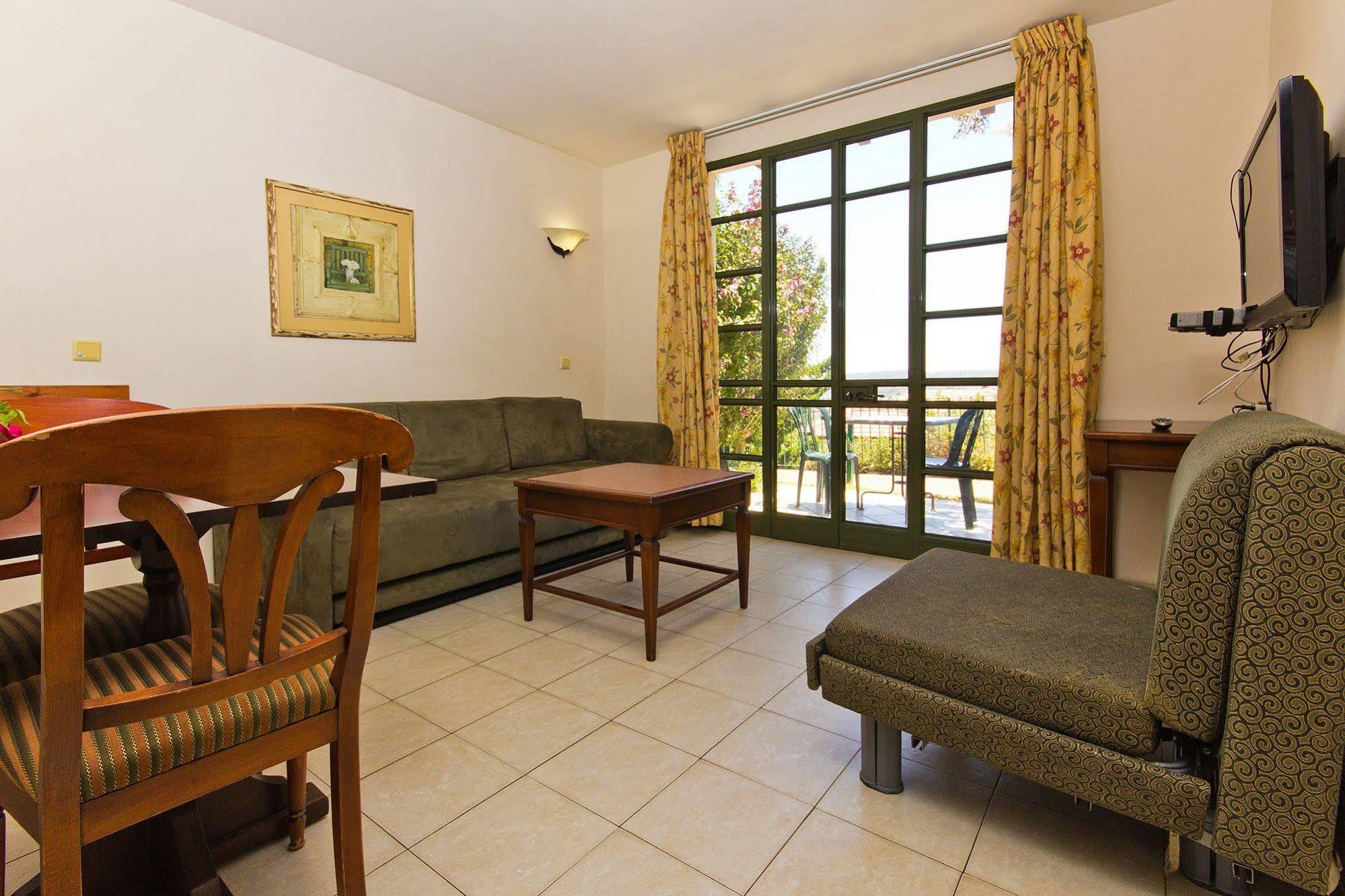 Shoresh Green Hills Family Suites Hotel Esterno foto