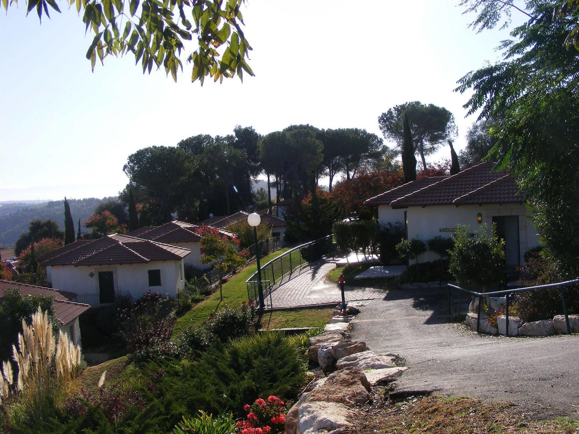 Shoresh Green Hills Family Suites Hotel Esterno foto