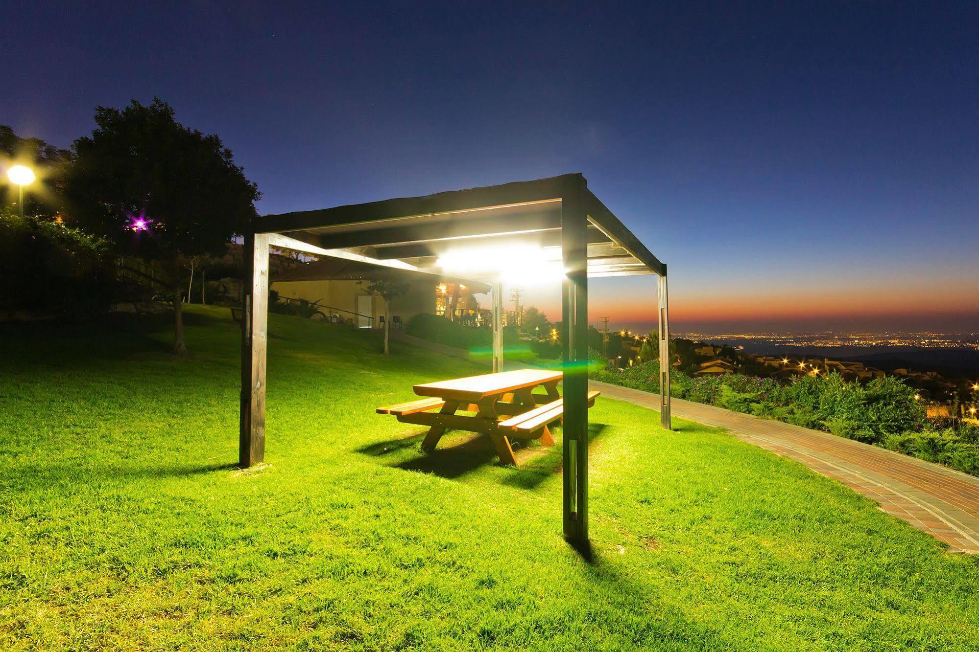 Shoresh Green Hills Family Suites Hotel Esterno foto