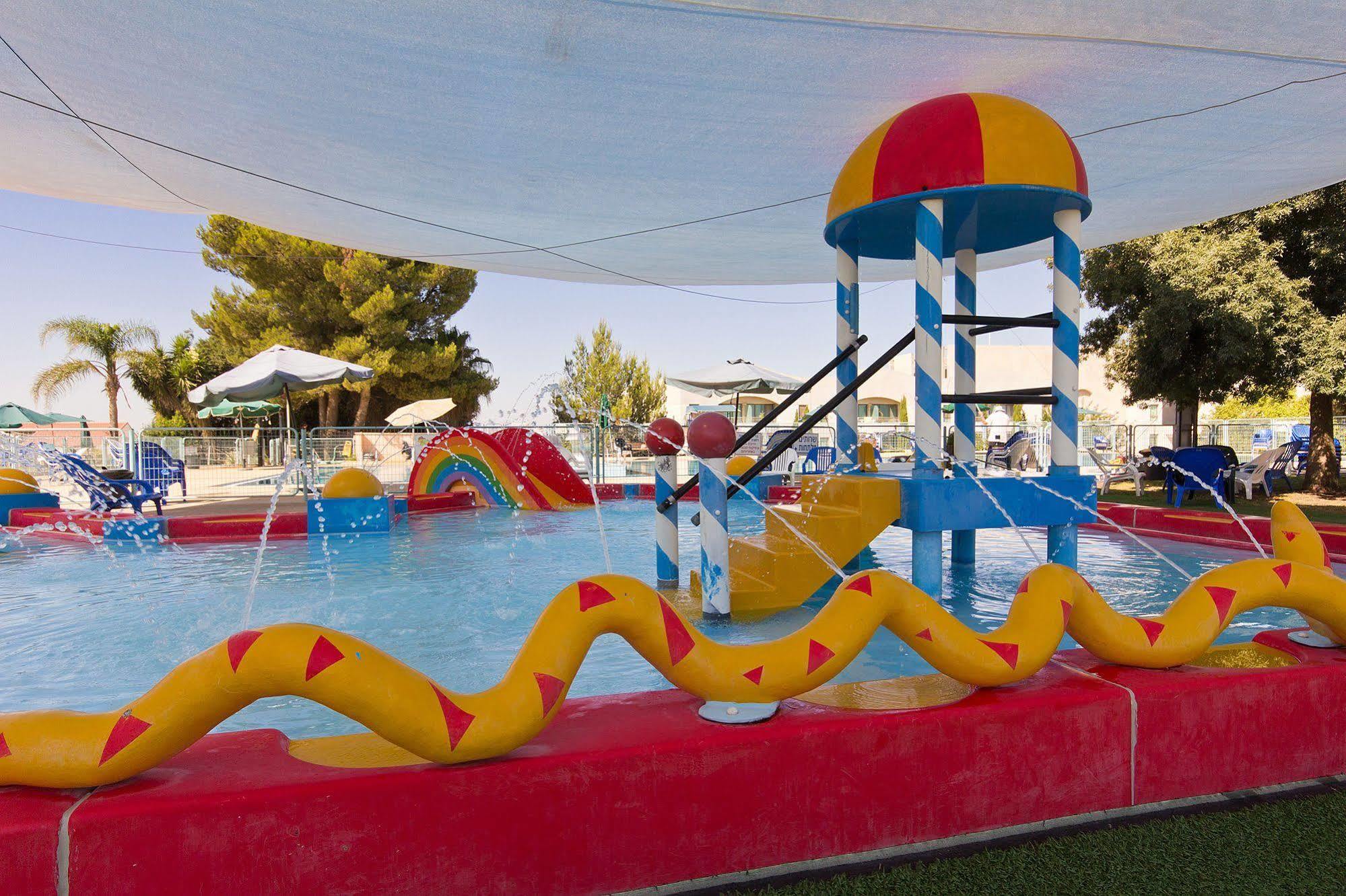 Shoresh Green Hills Family Suites Hotel Esterno foto