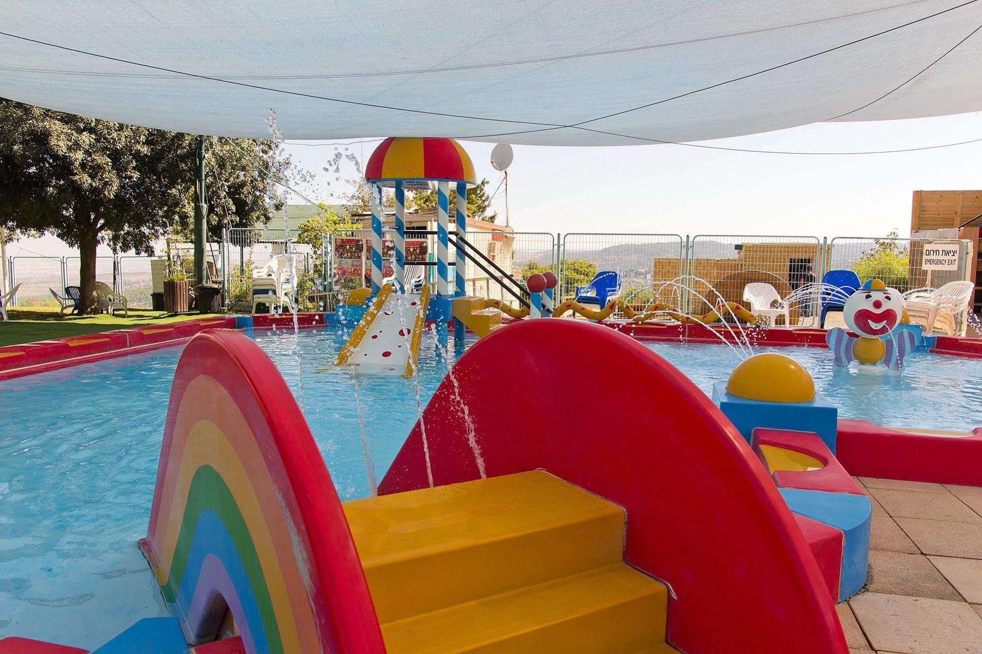 Shoresh Green Hills Family Suites Hotel Esterno foto
