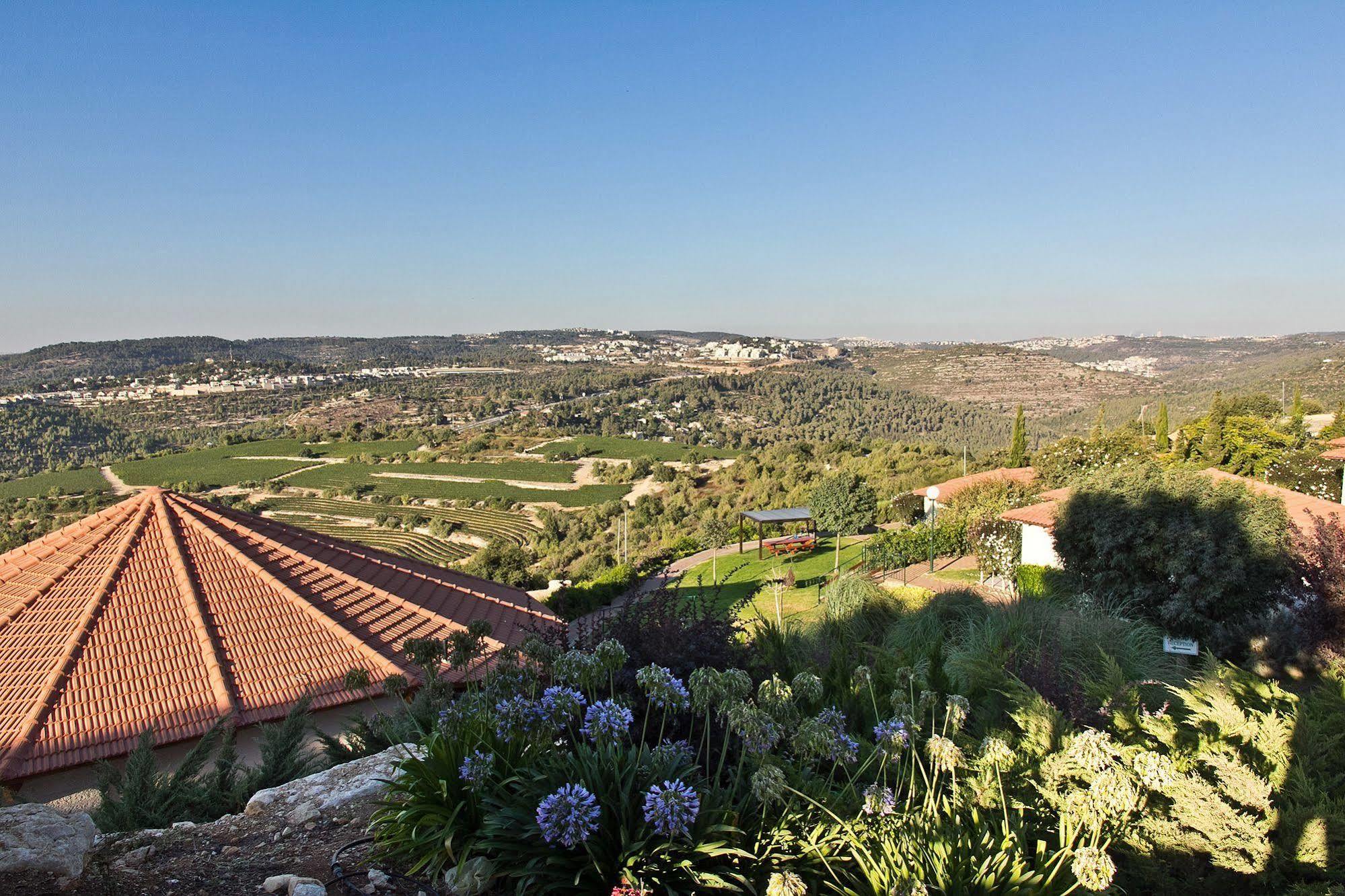 Shoresh Green Hills Family Suites Hotel Esterno foto