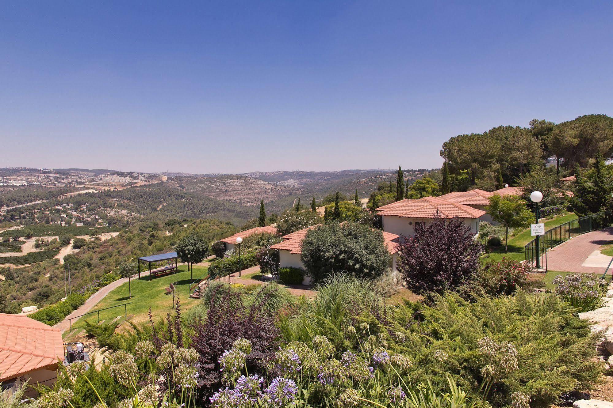 Shoresh Green Hills Family Suites Hotel Esterno foto