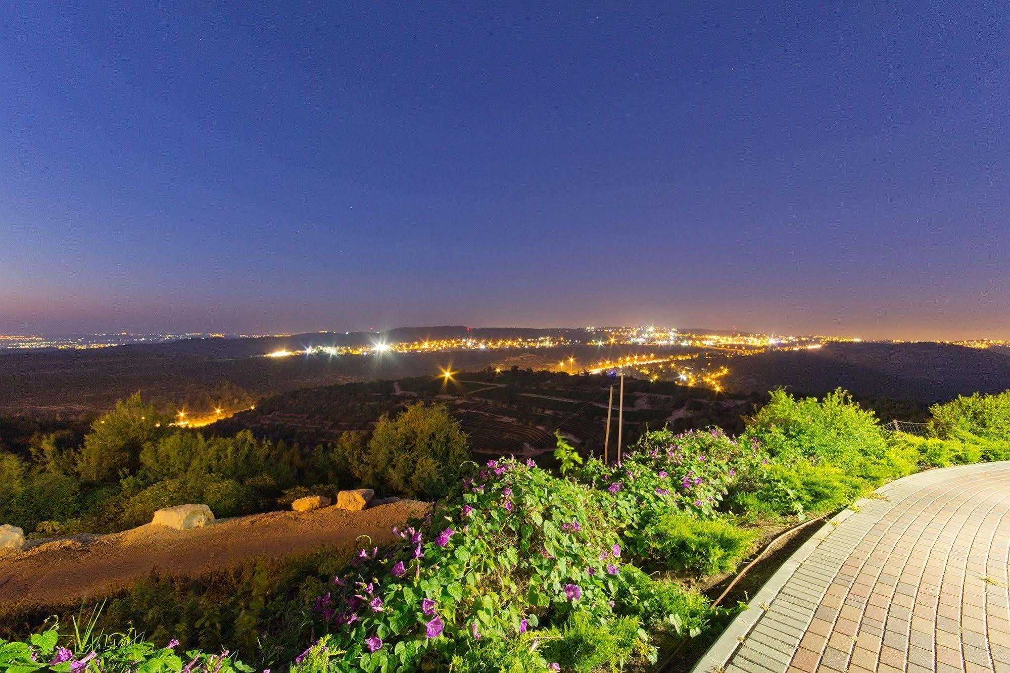 Shoresh Green Hills Family Suites Hotel Esterno foto