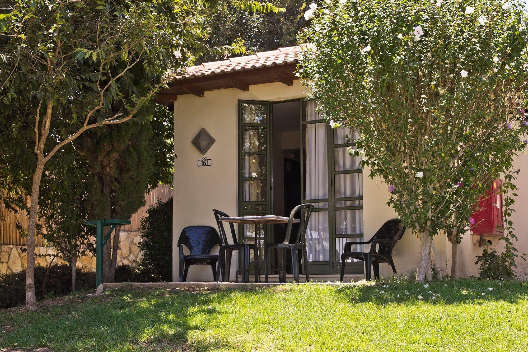 Shoresh Green Hills Family Suites Hotel Esterno foto