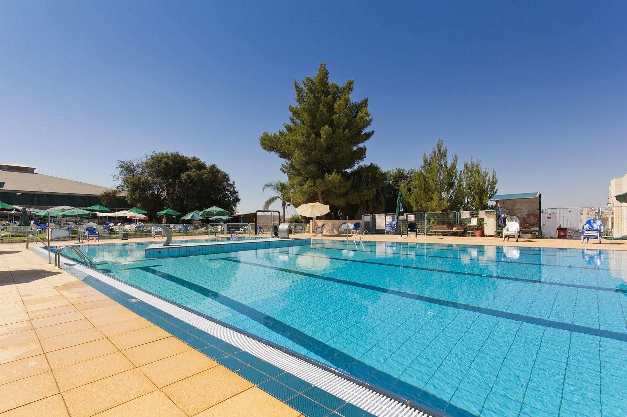 Shoresh Green Hills Family Suites Hotel Esterno foto
