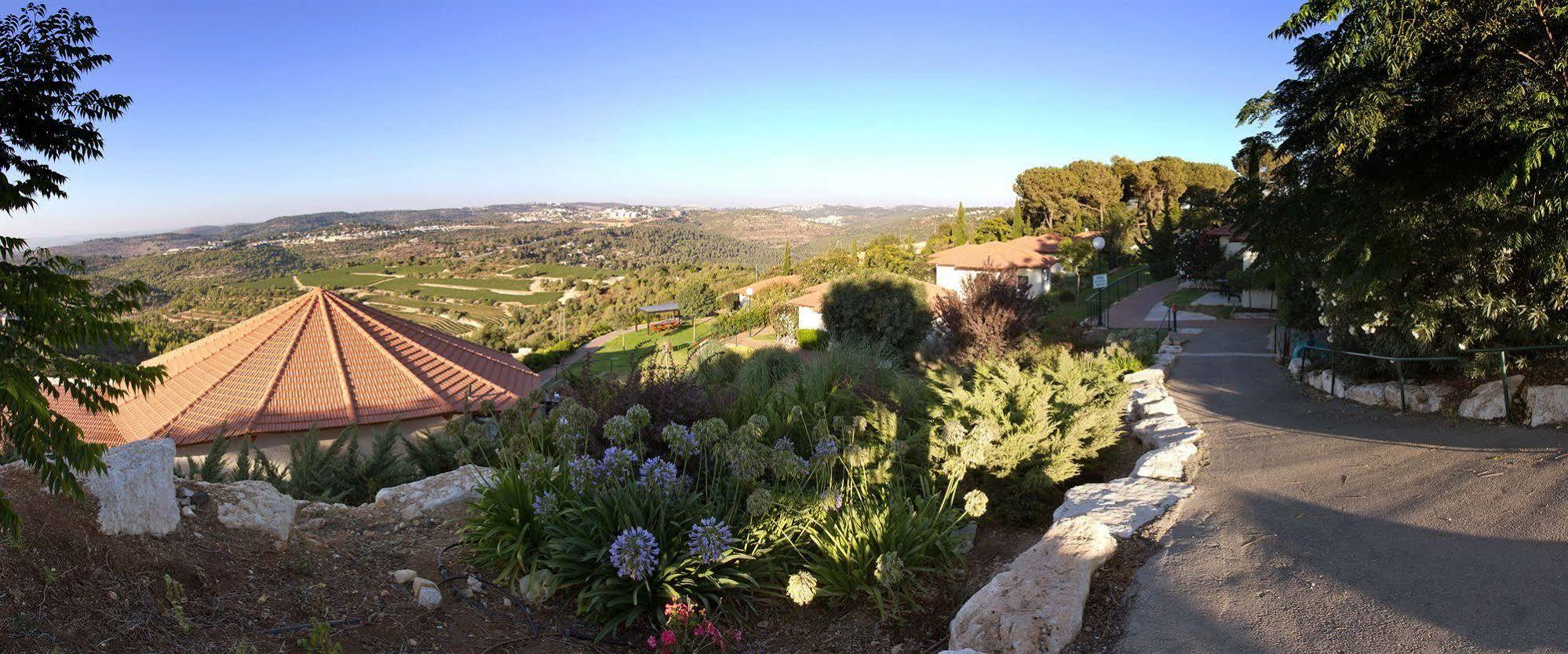 Shoresh Green Hills Family Suites Hotel Esterno foto