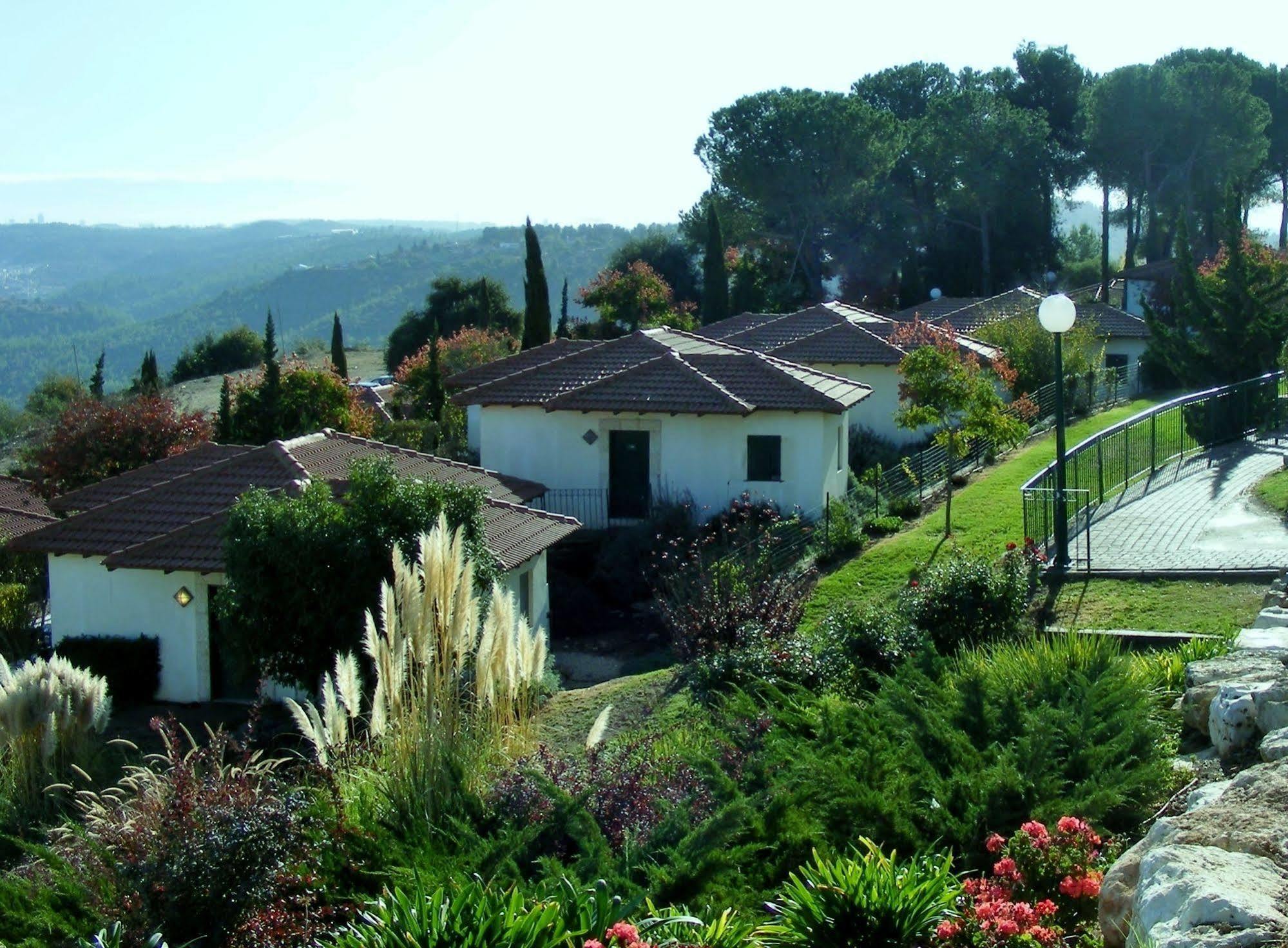 Shoresh Green Hills Family Suites Hotel Esterno foto
